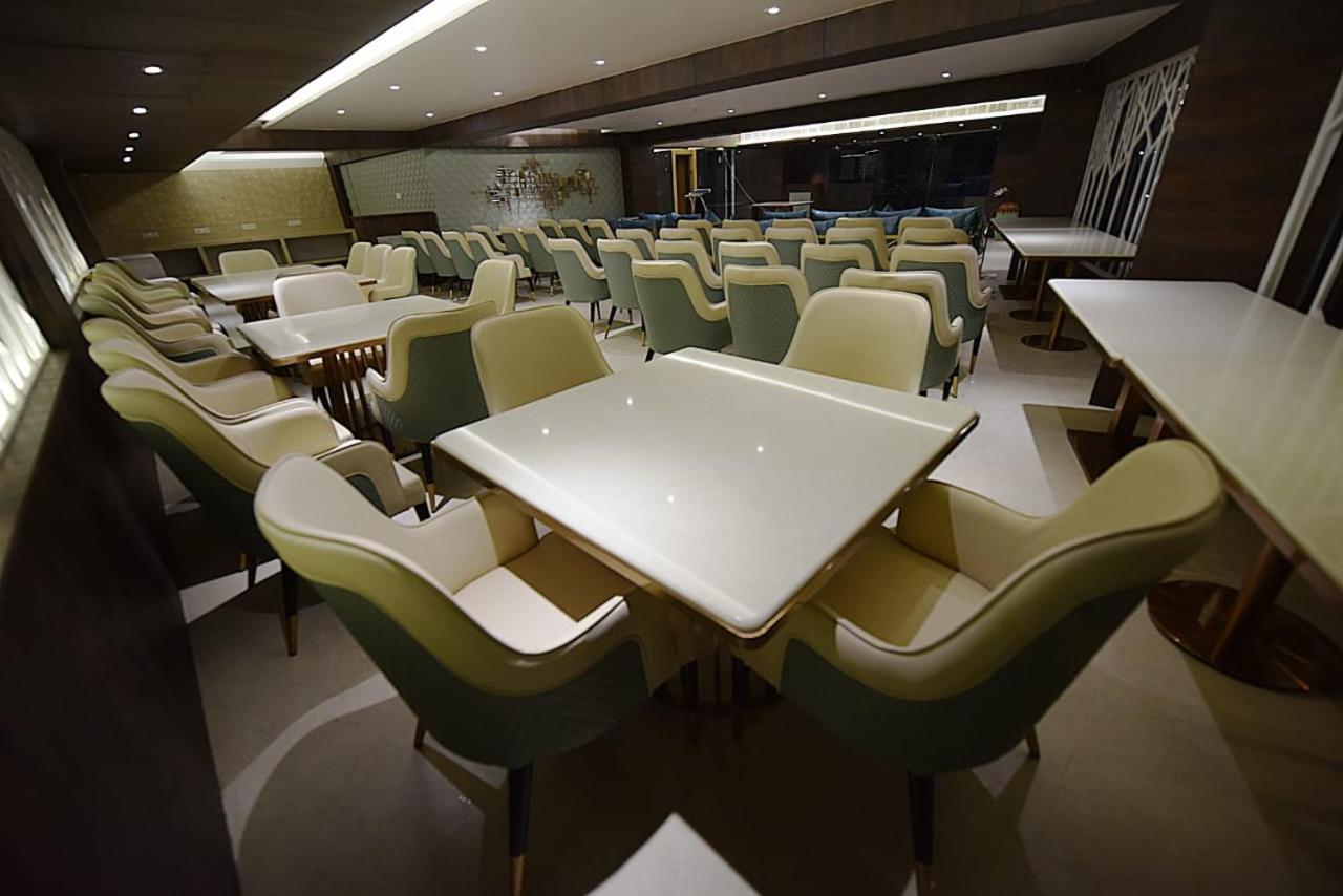Jw Cruise Hotel Ajmer Bagian luar foto