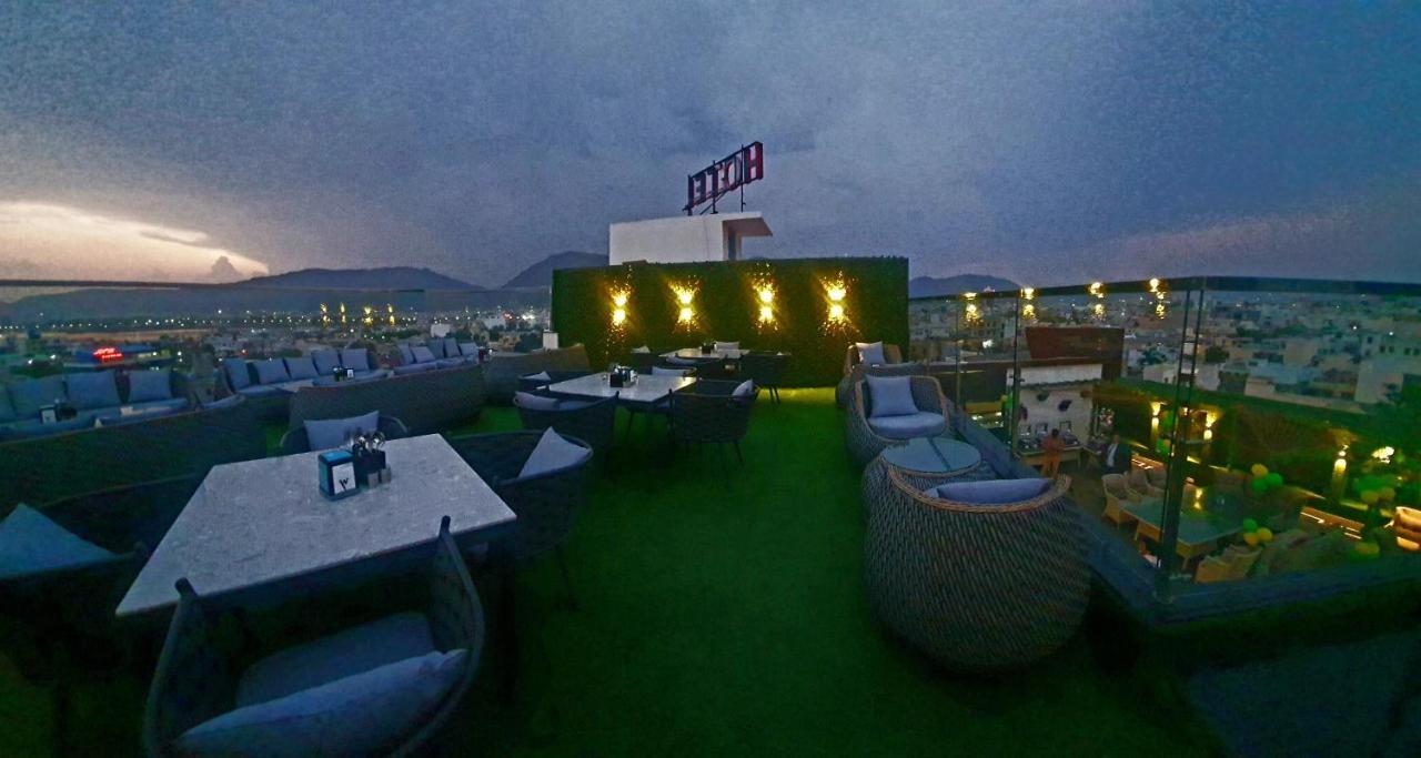 Jw Cruise Hotel Ajmer Bagian luar foto